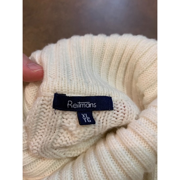 Chunky Knit Turtle Neck - Picture 3 of 3